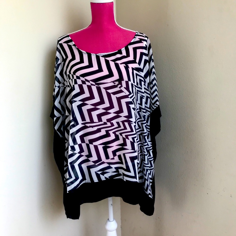 SWAK Black and White Zigzag Print Pullover Tunic